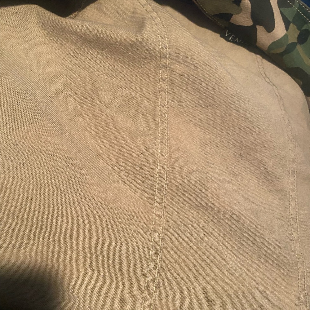 Camo Jean jacket. Sz large. Lots of details. - Picture 9 of 9